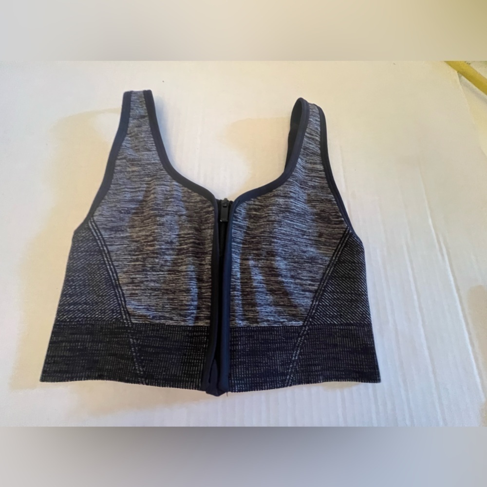 ALL IN MOTION WOMEN’S HIGH SUPPORT ZIP FRONT SPORTS BRALETTE SIZE LARGE. BLACK